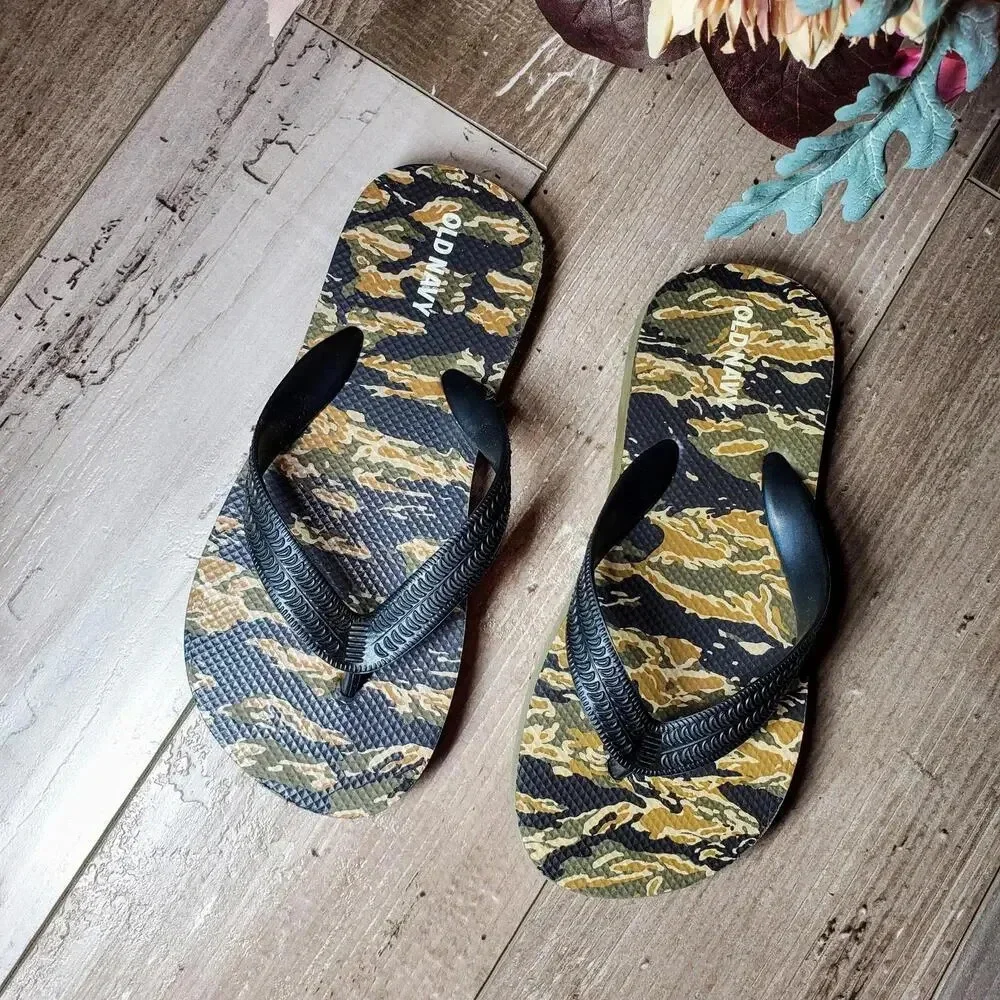 Old Navy Flip Flops Thongs Sandals Size Large 12-13 Black Camouflage Camo NWOT